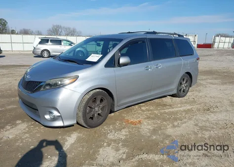 2017 Toyota Sienna Se Premium 8 Passenger z USA, uszkodzony, nr VIN 5TDXZ3DC3HS838736